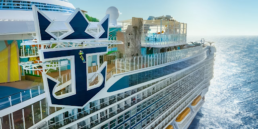 icon of the seas foto lateral do icon of the seas